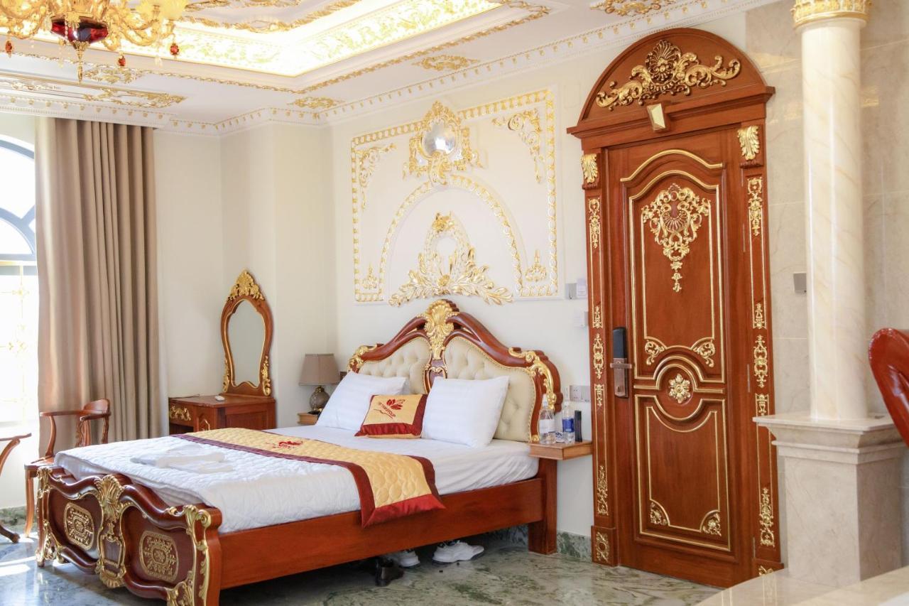 Tri Tam Hotel - Khach San Tri Tam Ben Luc Esterno foto