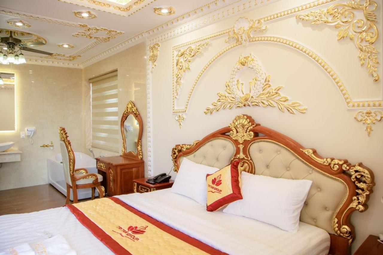 Tri Tam Hotel - Khach San Tri Tam Ben Luc Esterno foto