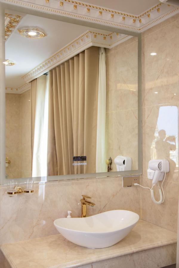 Tri Tam Hotel - Khach San Tri Tam Ben Luc Esterno foto