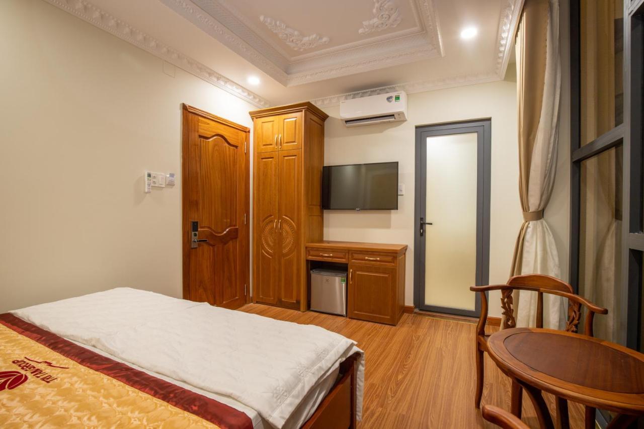 Tri Tam Hotel - Khach San Tri Tam Ben Luc Esterno foto