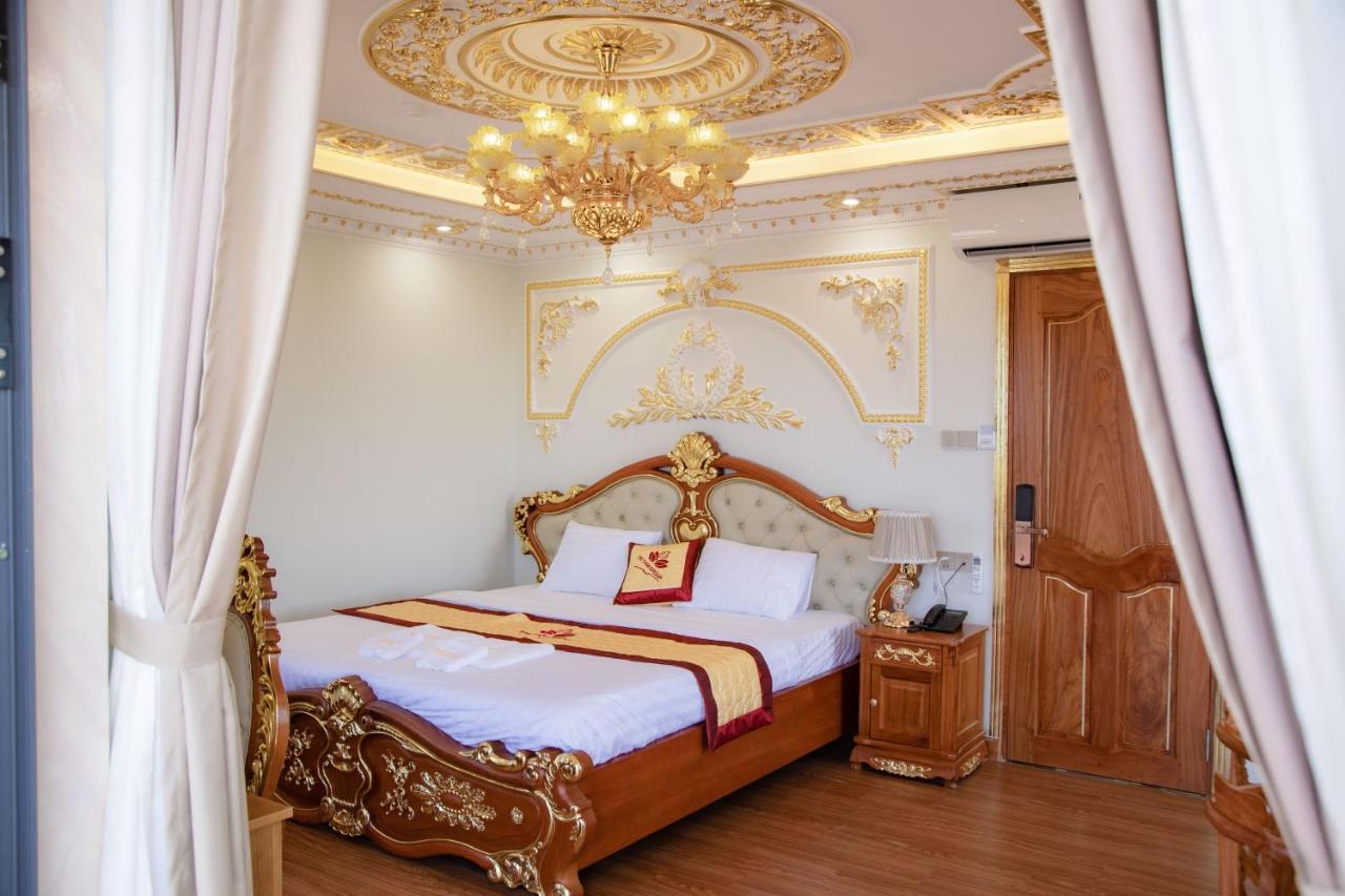 Tri Tam Hotel - Khach San Tri Tam Ben Luc Esterno foto