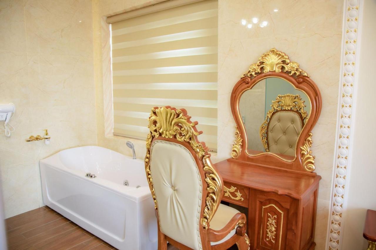 Tri Tam Hotel - Khach San Tri Tam Ben Luc Esterno foto