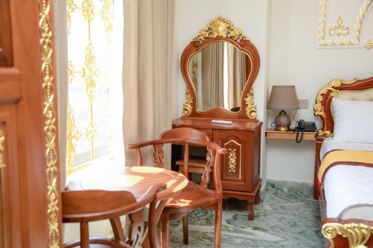 Tri Tam Hotel - Khach San Tri Tam Ben Luc Esterno foto