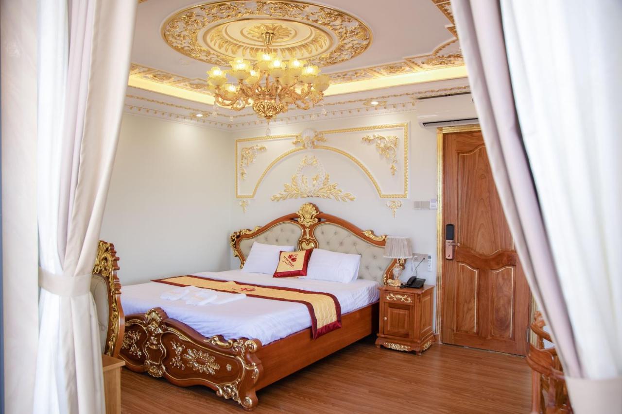 Tri Tam Hotel - Khach San Tri Tam Ben Luc Esterno foto